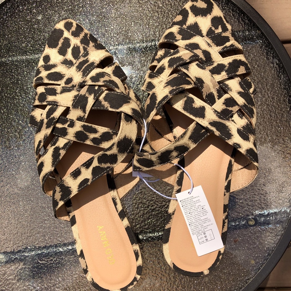 Women’s size 8.5 leopard woven mules/flats.